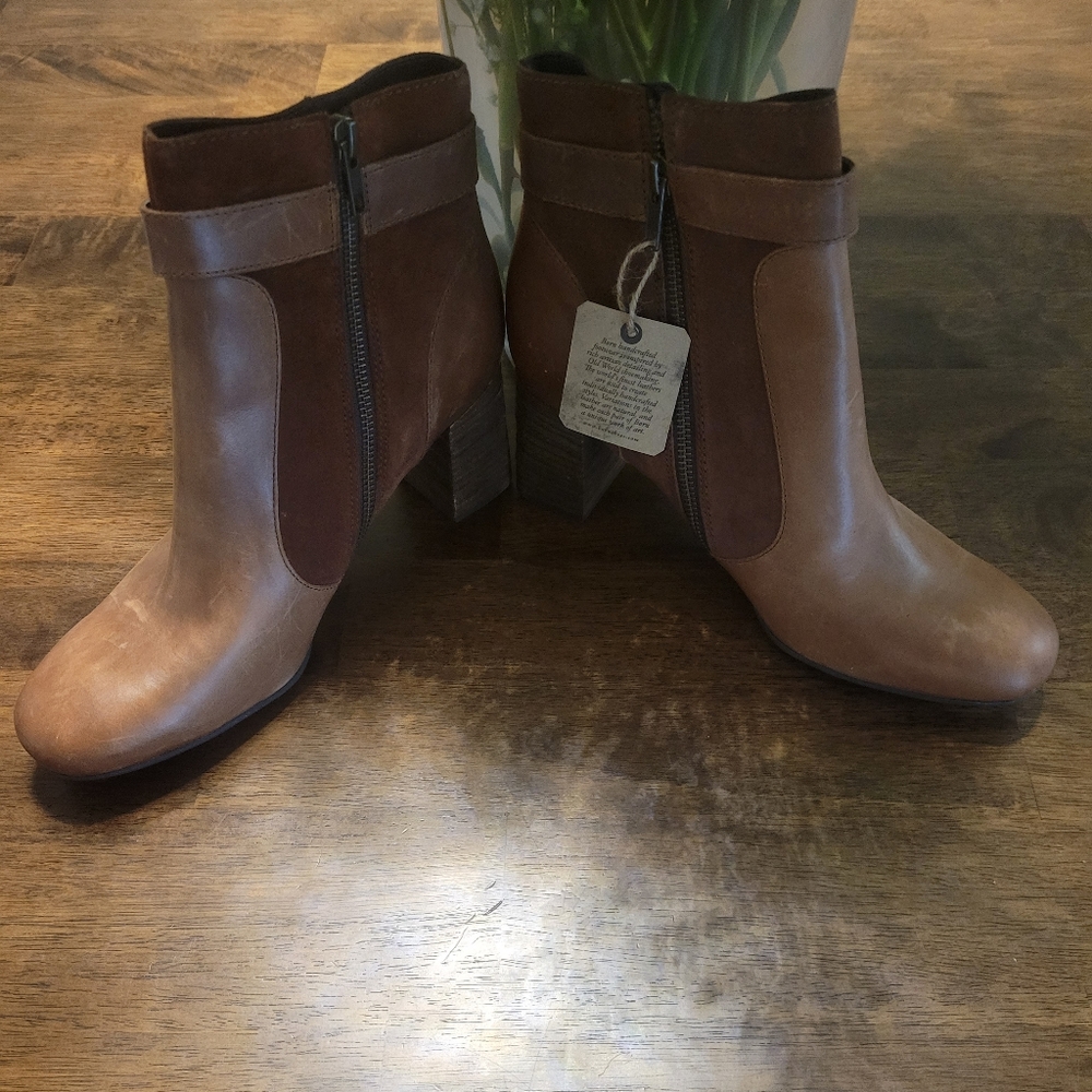 ***NWT***BORN Brown Boots